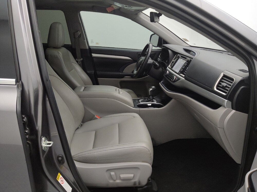 2019 Toyota Highlander in St. Louis, MO 63136 - 18139321 21