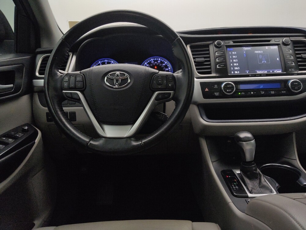 2019 Toyota Highlander in St. Louis, MO 63136 - 18139321 22