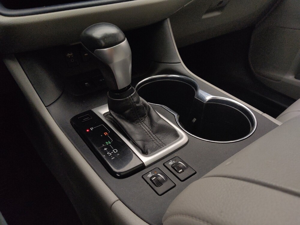 2019 Toyota Highlander in St. Louis, MO 63136 - 18139321 26