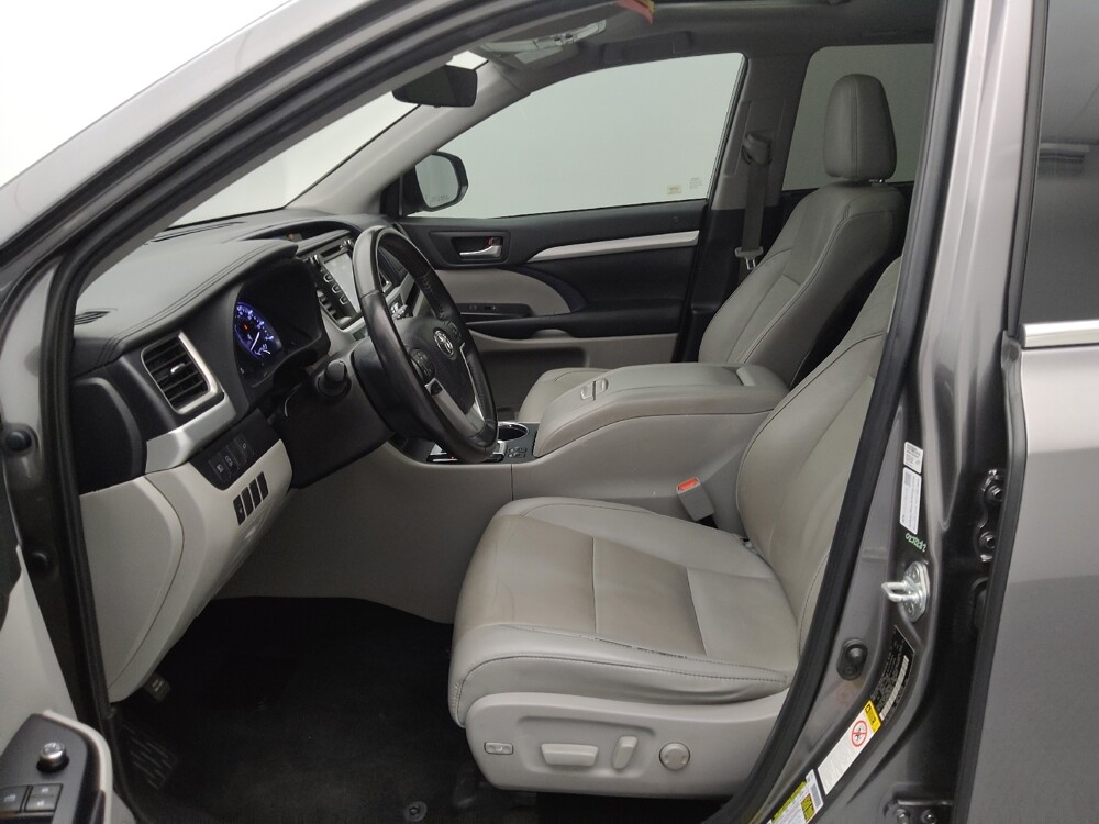2019 Toyota Highlander in St. Louis, MO 63136 - 18139321 17