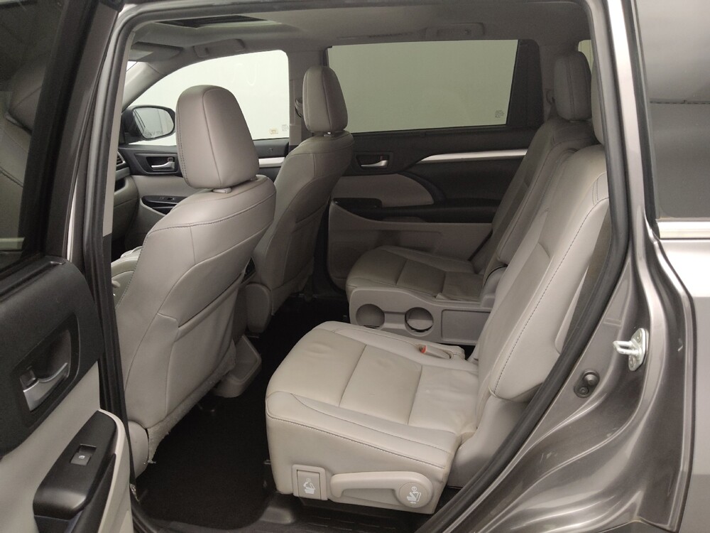 2019 Toyota Highlander in St. Louis, MO 63136 - 18139321 18