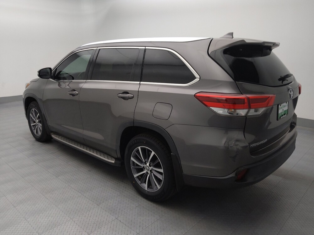 2019 Toyota Highlander in St. Louis, MO 63136 - 18139321 3