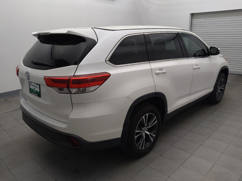 2019 Toyota Highlander in Houston, TX 77074 - 18139326 9
