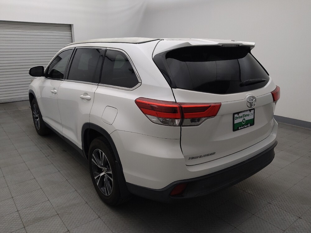2019 Toyota Highlander in Houston, TX 77074 - 18139326 5