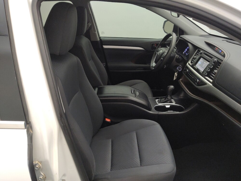 2019 Toyota Highlander in Houston, TX 77074 - 18139326 21