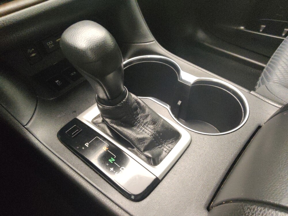 2019 Toyota Highlander in Houston, TX 77074 - 18139326 26