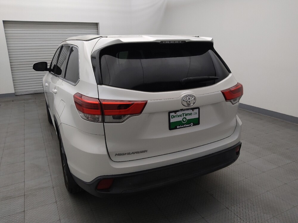 2019 Toyota Highlander in Houston, TX 77074 - 18139326 6