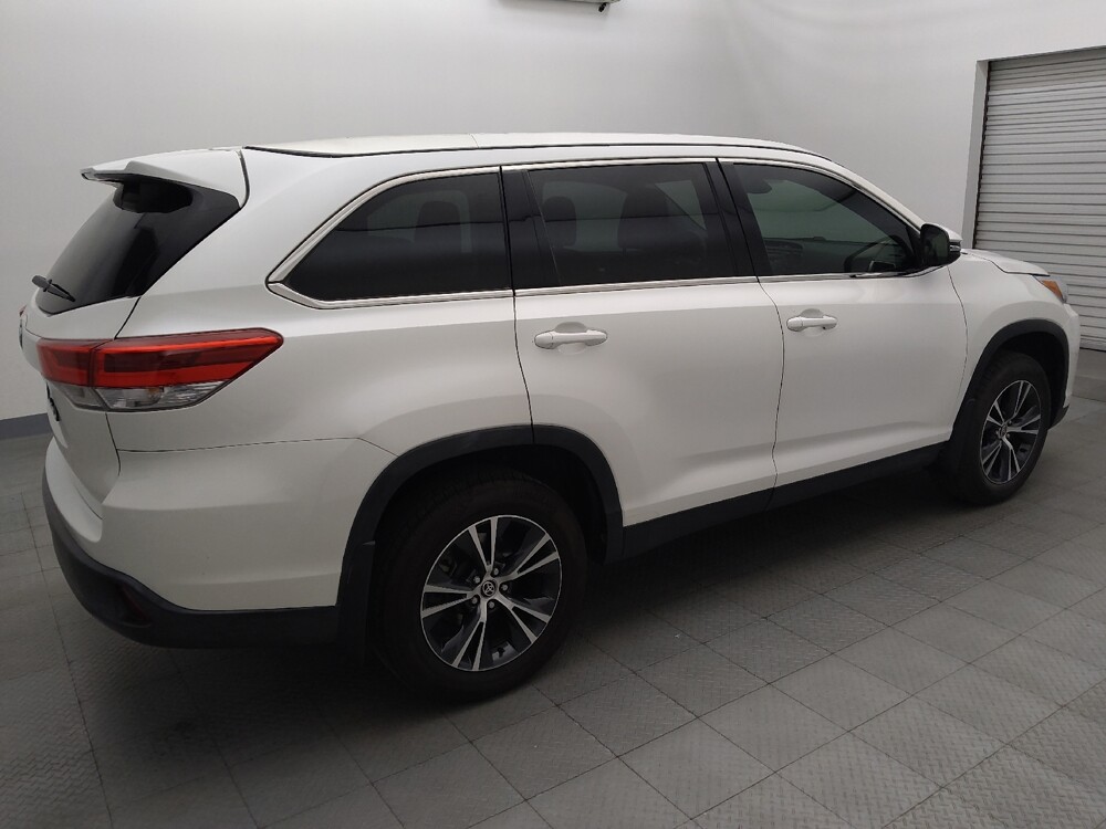 2019 Toyota Highlander in Houston, TX 77074 - 18139326 10