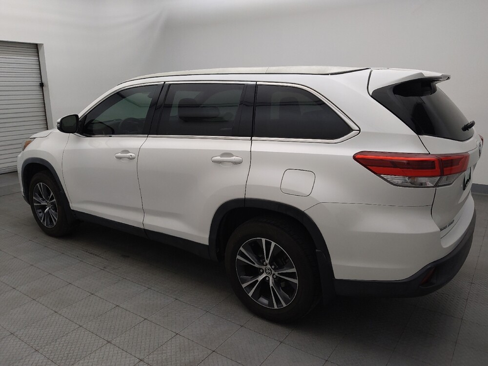 2019 Toyota Highlander in Houston, TX 77074 - 18139326 3