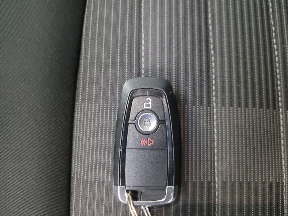 2017 Ford Edge in Indianapolis, IN 46222 - 18139356 32