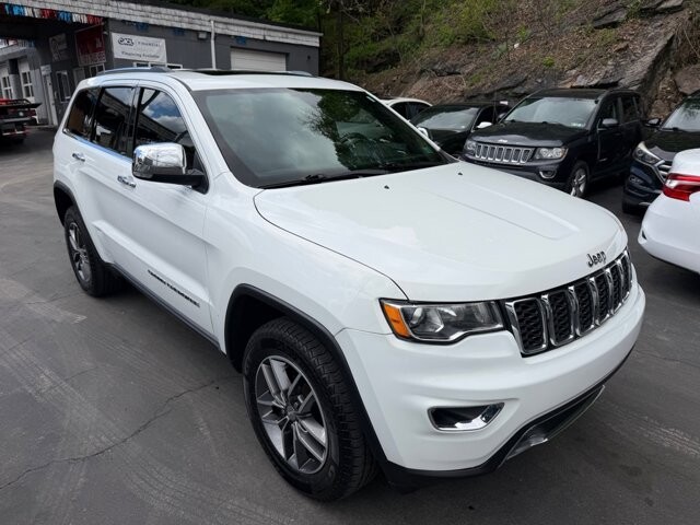 2017 Jeep Grand Cherokee in Pottsville, PA 17901 - 18139394