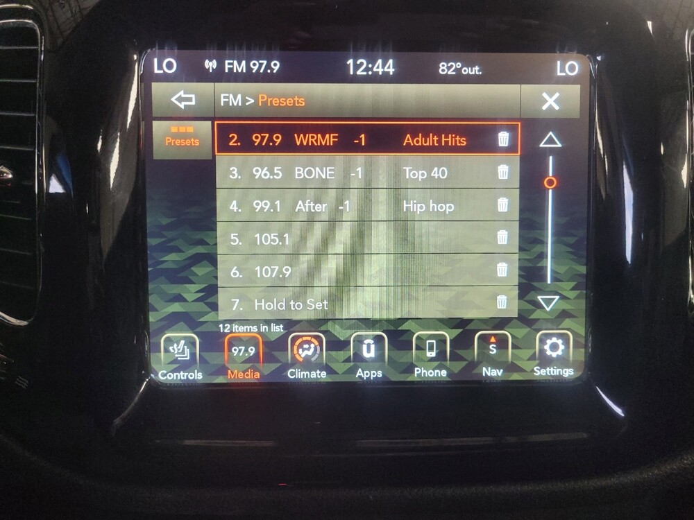 2018 Jeep Compass in Marietta, GA 30062 - 18139448 25