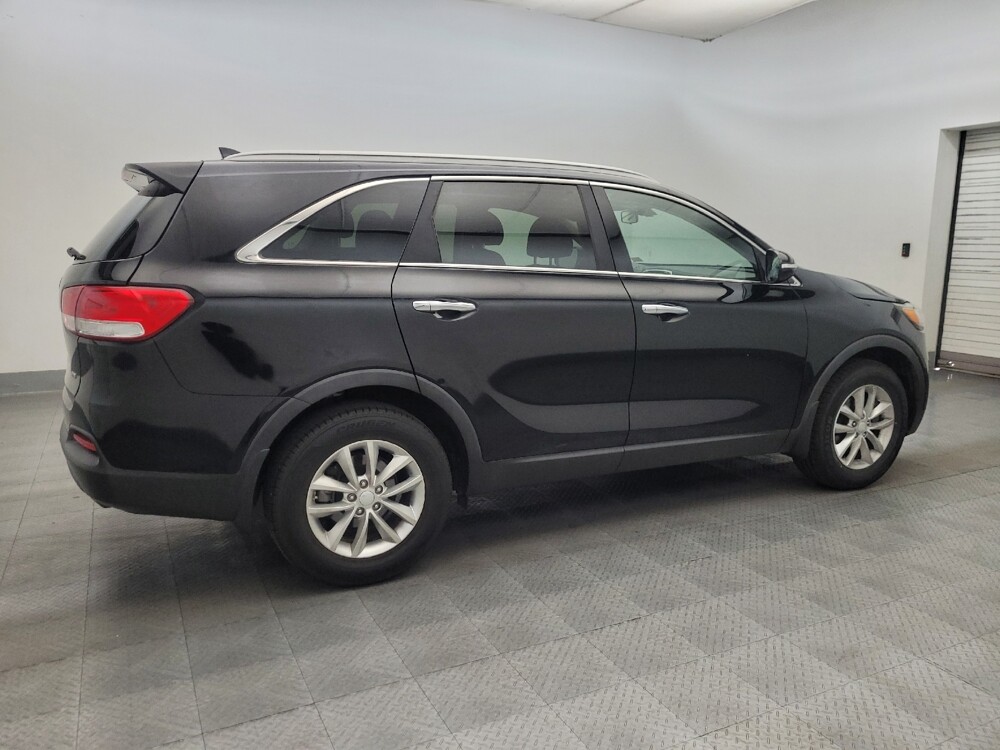 2018 Kia Sorento in Glendale, AZ 85301 - 18139476 10