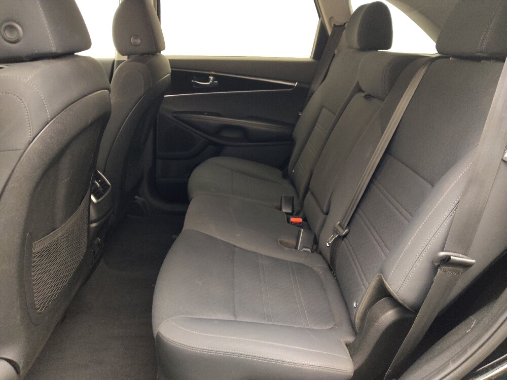 2019 Kia Sorento in Orlando, FL 32808 - 18139514 18