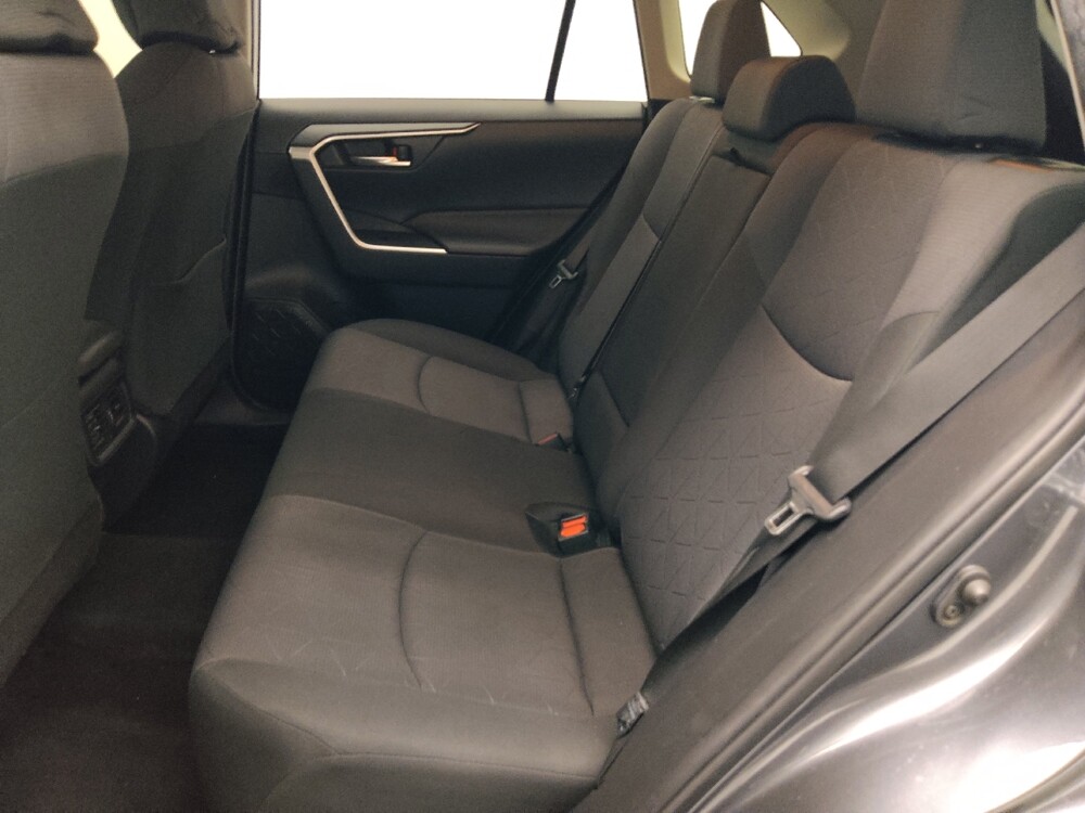 2019 Toyota RAV4 in Lauderdale Lakes, FL 33313 - 18139517 18