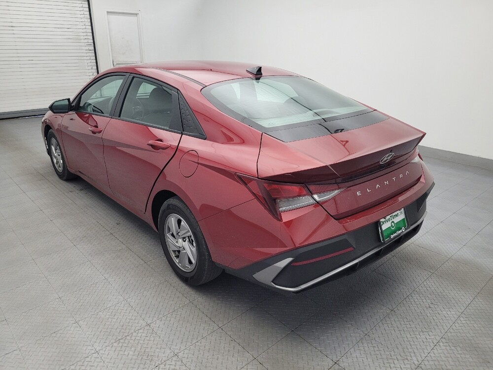 2025 Hyundai Elantra in Raleigh, NC 27604 - 18139569 5