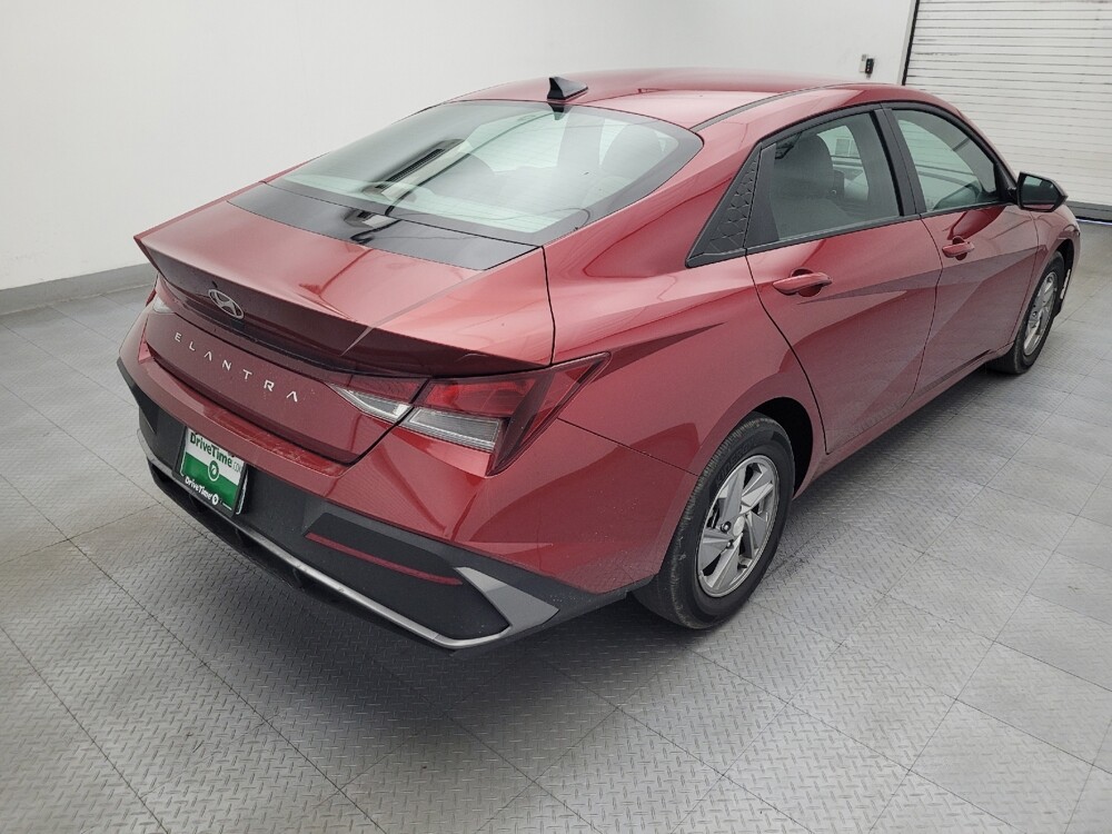 2025 Hyundai Elantra in Raleigh, NC 27604 - 18139569 9