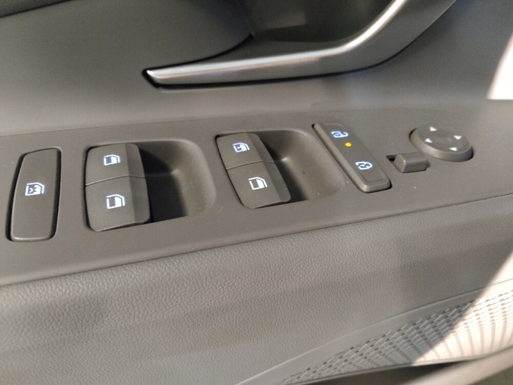 2025 Hyundai Elantra in Raleigh, NC 27604 - 18139569 27