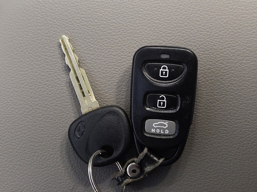 2019 Hyundai Elantra in Live Oak, TX 78233 - 18139600 32