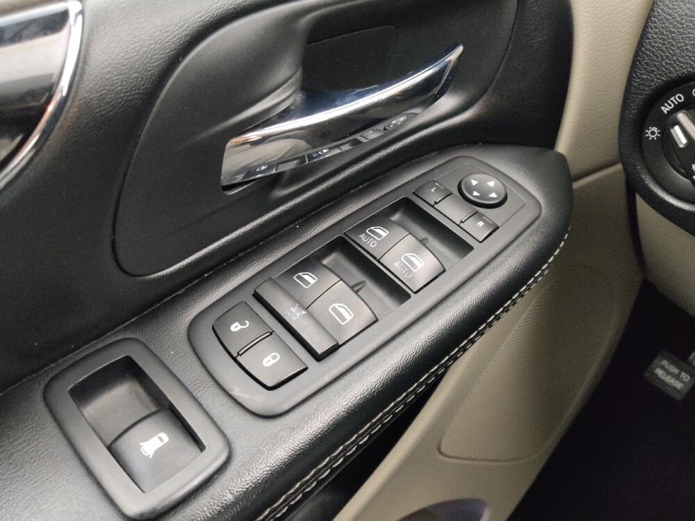 2019 Dodge Grand Caravan in St. Louis, MO 63136 - 18139634 27