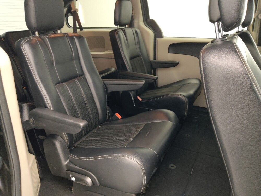 2019 Dodge Grand Caravan in St. Louis, MO 63136 - 18139634 19