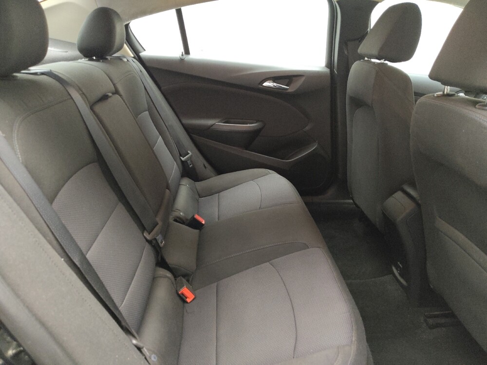 2018 Chevrolet Cruze in Taylor, MI 48180 - 18139641 19