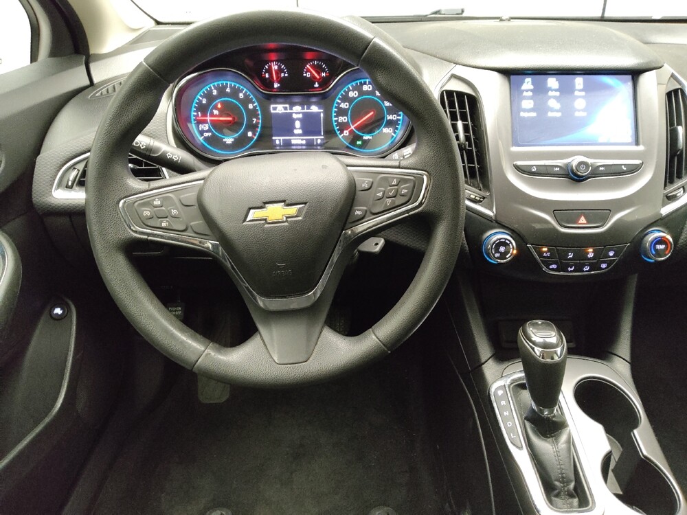 2018 Chevrolet Cruze in Taylor, MI 48180 - 18139641 22