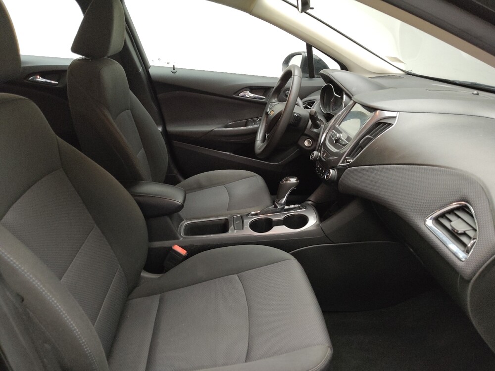 2018 Chevrolet Cruze in Taylor, MI 48180 - 18139641 21