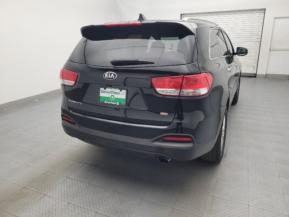 2017 Kia Sorento in Salem, VA 24153 - 18139647 7