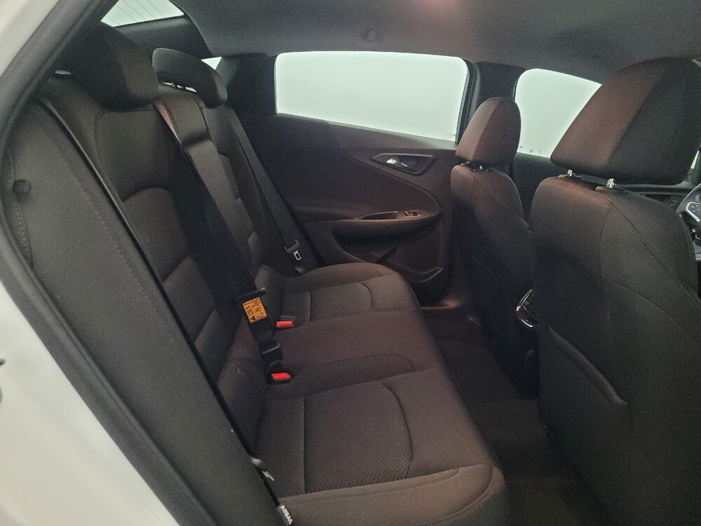 2019 Chevrolet Malibu in Temple Hills, MD 20746 - 18139684 19