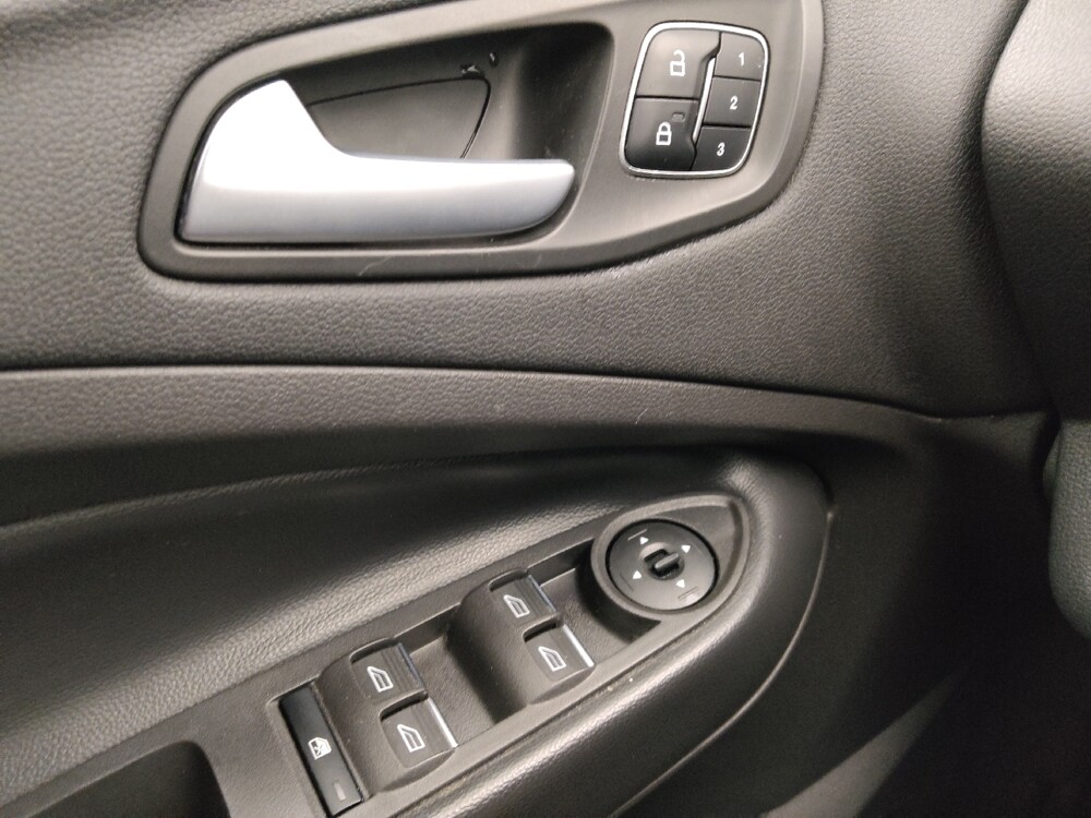 2019 Ford Escape in Topeka, KS 66611 - 18139686 27