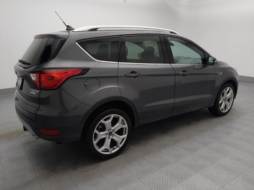 2019 Ford Escape in Topeka, KS 66611 - 18139686 10