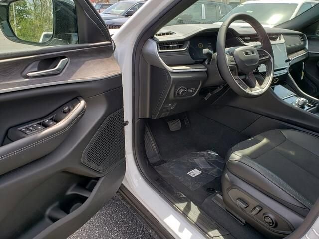2026 Jeep Grand Cherokee L in Bedford, OH 44146 - 18139770 6