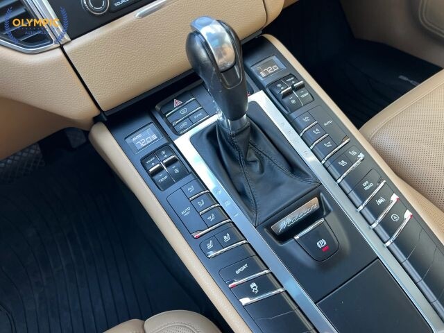 2017 Porsche Macan in Decatur, GA 30032 - 18139803 31