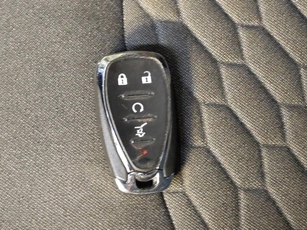 2018 Chevrolet Equinox in Charleston, SC 29414 - 18139981 32