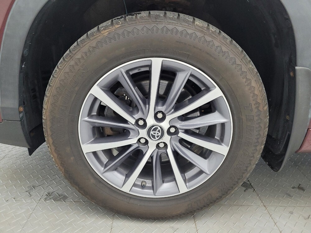 2018 Toyota Highlander in Salem, VA 24153 - 18139989 31