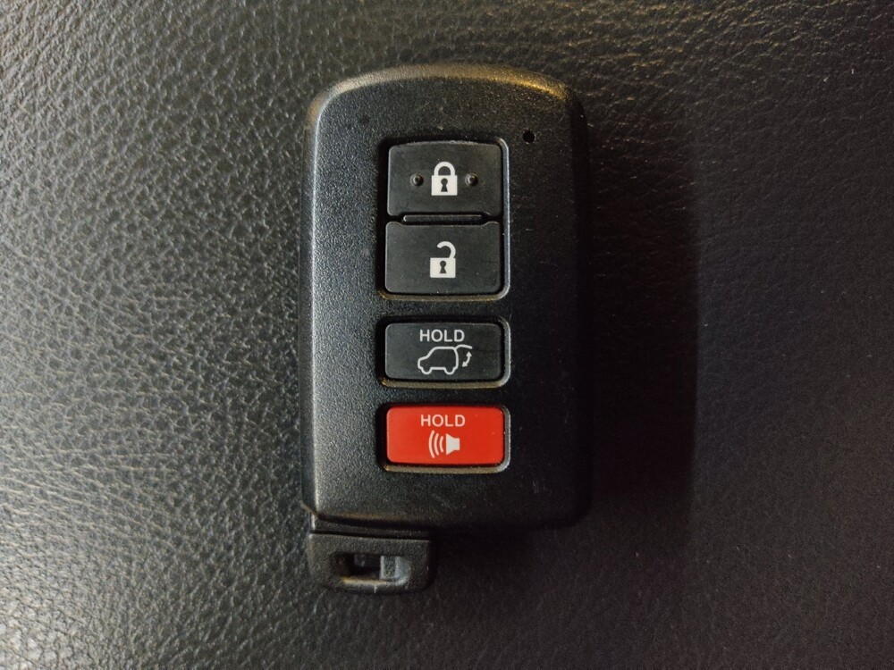 2018 Toyota Highlander in Salem, VA 24153 - 18139989 32