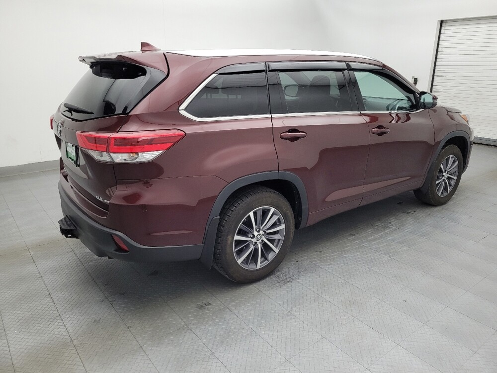2018 Toyota Highlander in Salem, VA 24153 - 18139989 10