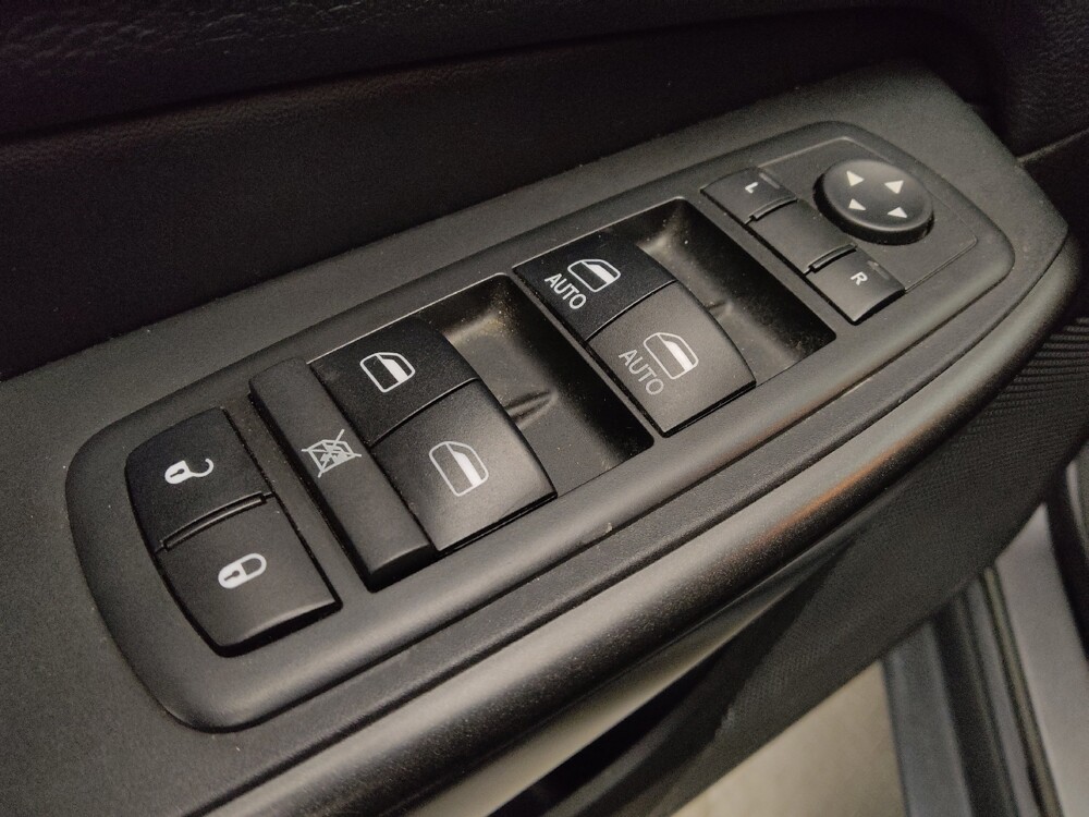 2019 Jeep Cherokee in Lakewood, CO 80215 - 18140010 27