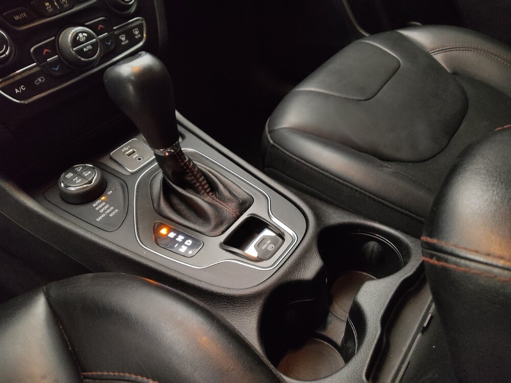 2019 Jeep Cherokee in Lakewood, CO 80215 - 18140010 26