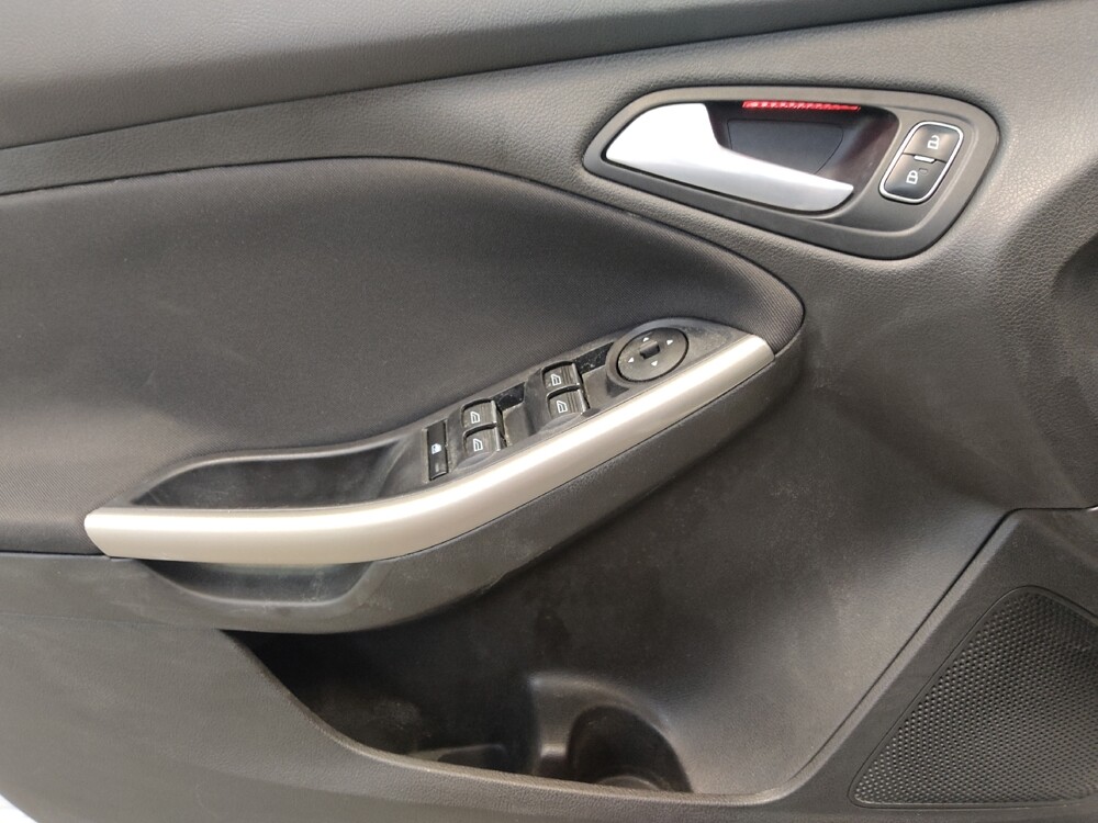 2016 Ford Focus in Cincinnati, OH 45255 - 18140034 27