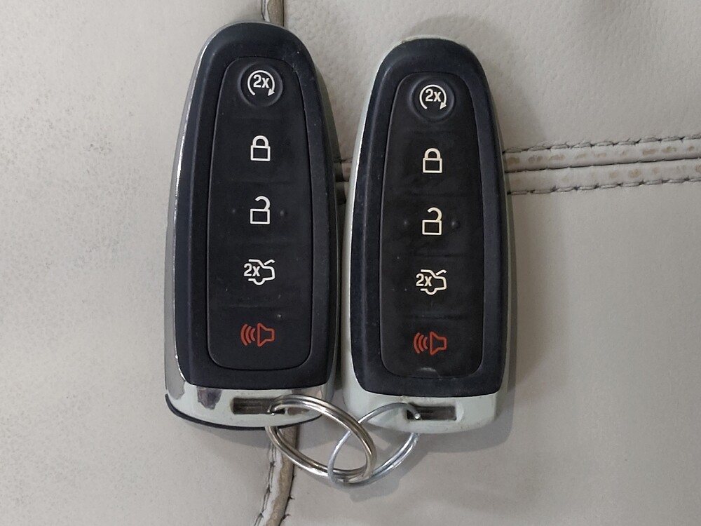 2016 Ford Focus in Cincinnati, OH 45255 - 18140034 32