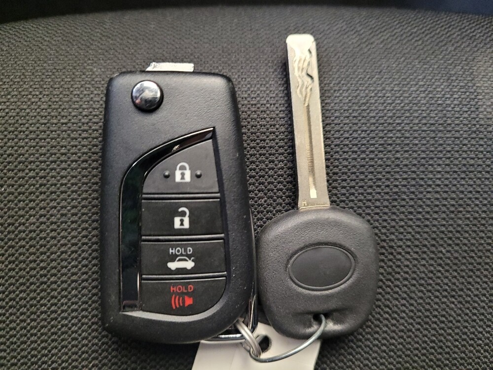 2022 Toyota Corolla in Miamisburg, OH 45342 - 18140035 32