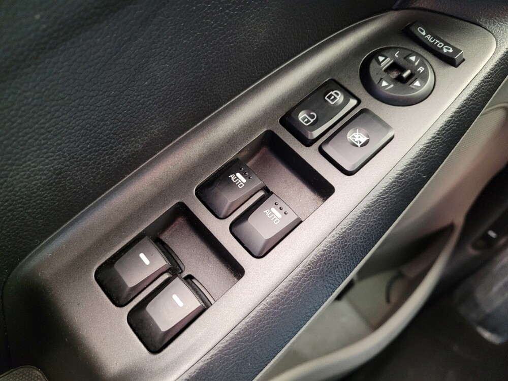 2015 Kia Forte in Toledo, OH 43617 - 18140040 27