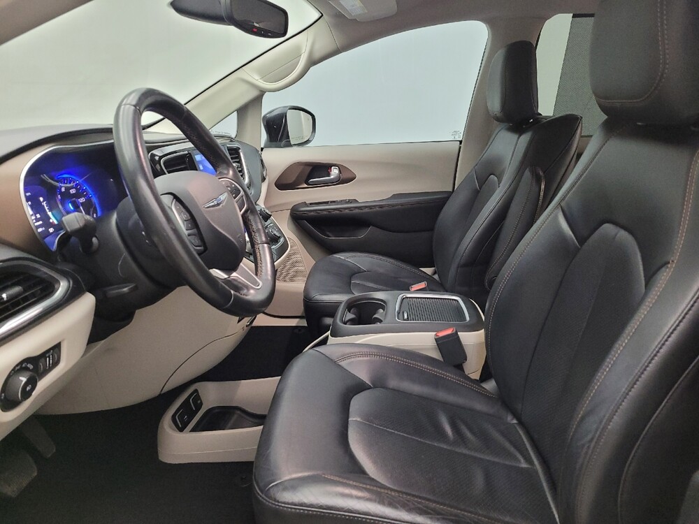 2017 Chrysler Pacifica in Toledo, OH 43617 - 18140044 17