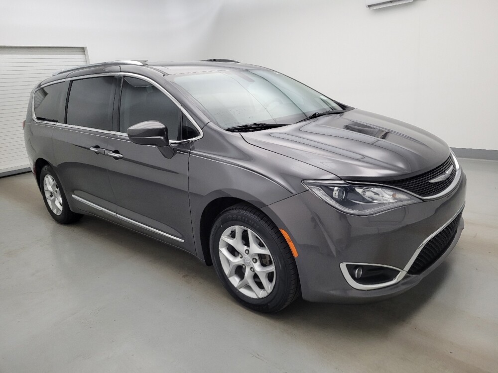 2017 Chrysler Pacifica in Toledo, OH 43617 - 18140044 11
