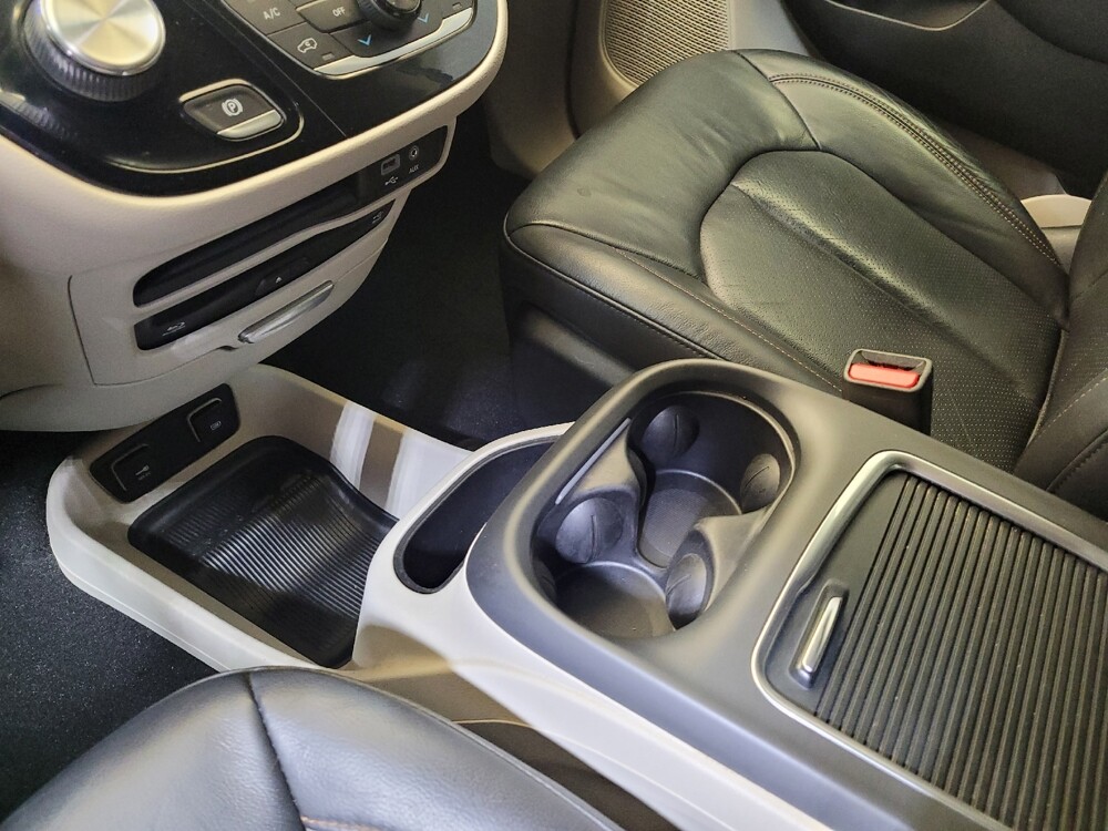 2017 Chrysler Pacifica in Toledo, OH 43617 - 18140044 26