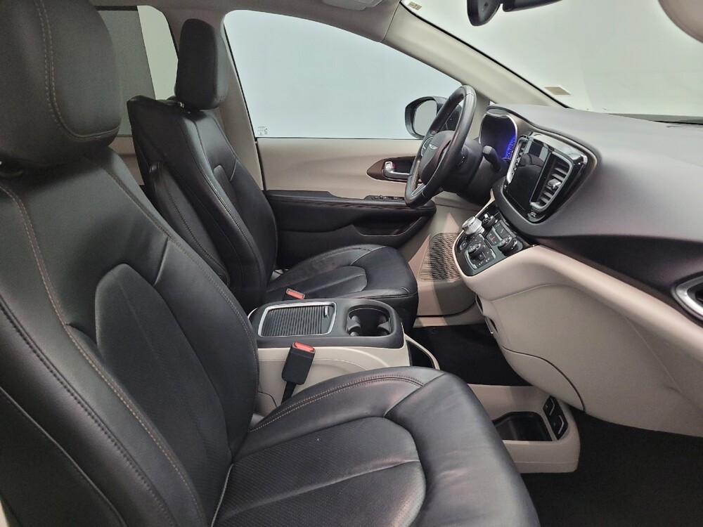 2017 Chrysler Pacifica in Toledo, OH 43617 - 18140044 21