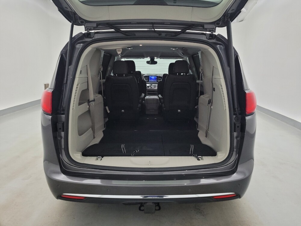 2017 Chrysler Pacifica in Toledo, OH 43617 - 18140044 29
