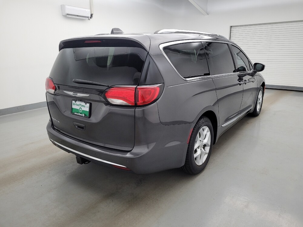 2017 Chrysler Pacifica in Toledo, OH 43617 - 18140044 9
